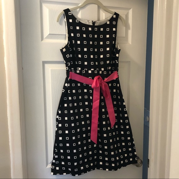 Dress with bow - Picture 1 of 1